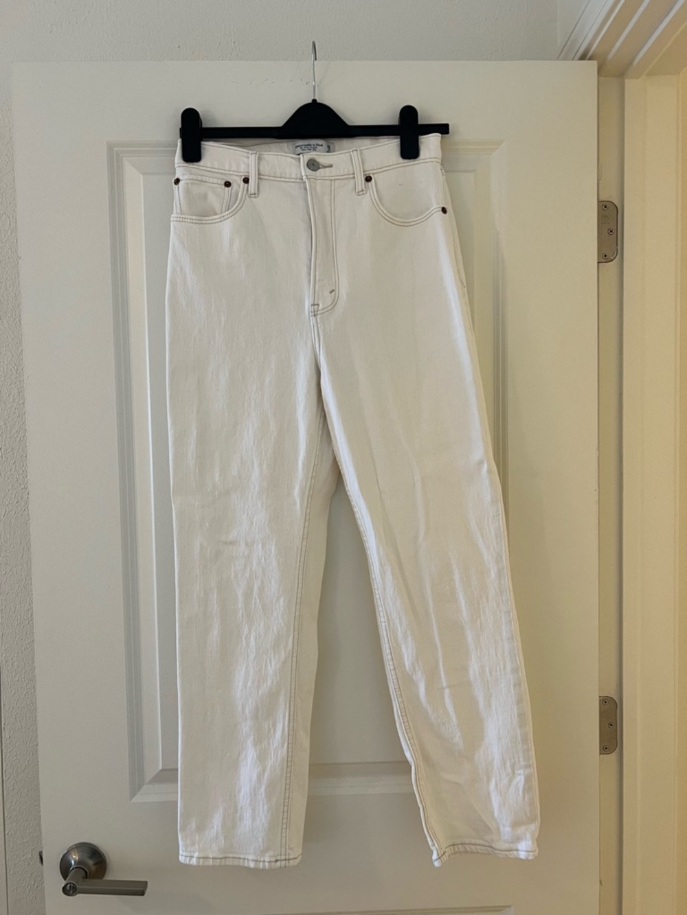 Abercrombie & Fitch Off-White Ultra High Rise Ankle Straight Jeans